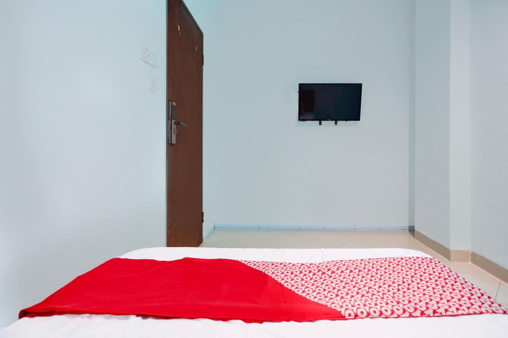 Oyo 92586 Happy 777 Hotel Nagoya Bagian luar foto